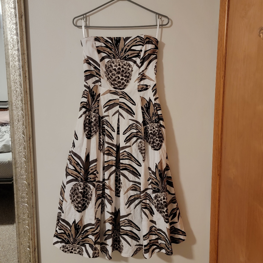 Eva Mendes Strapless Pineapple Dress!